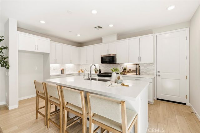 27637 Ensemble, Valencia, CA 91381