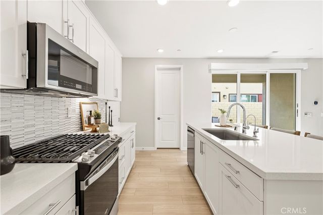 27637 Ensemble, Valencia, CA 91381