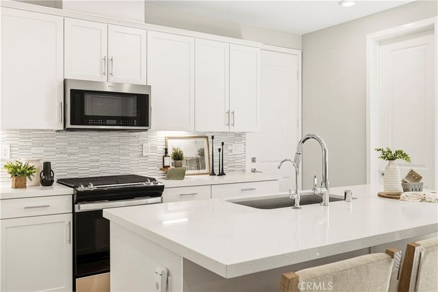 27637 Ensemble, Valencia, CA 91381