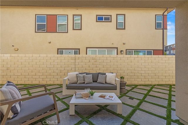 27637 Ensemble, Valencia, CA 91381