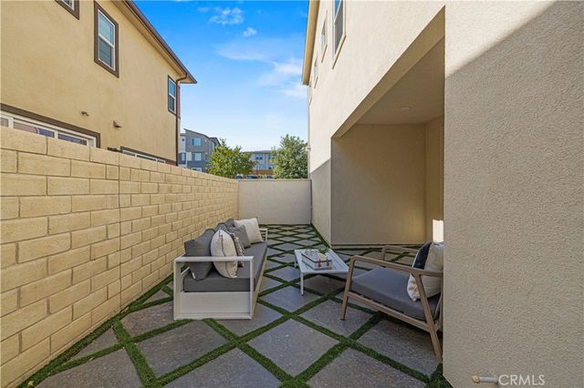 27637 Ensemble, Valencia, CA 91381