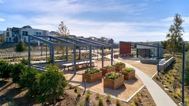 27637 Ensemble, Valencia, CA 91381