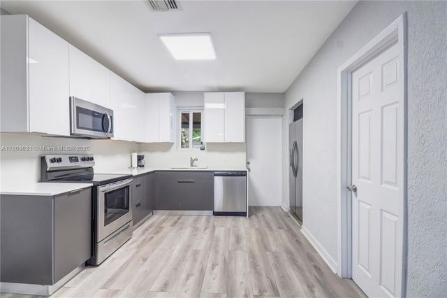 6039 SW 38th St, Miramar, FL 33023
