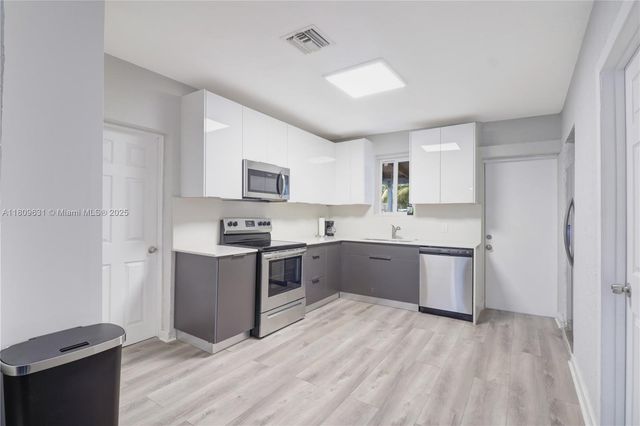 6039 SW 38th St, Miramar, FL 33023