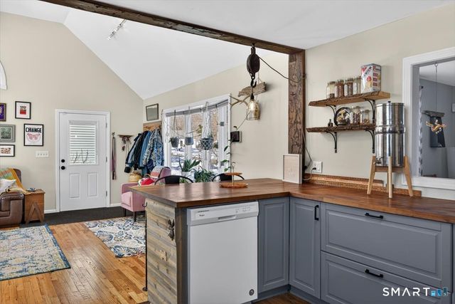 12 Pond Road, Hamden, CT 06514