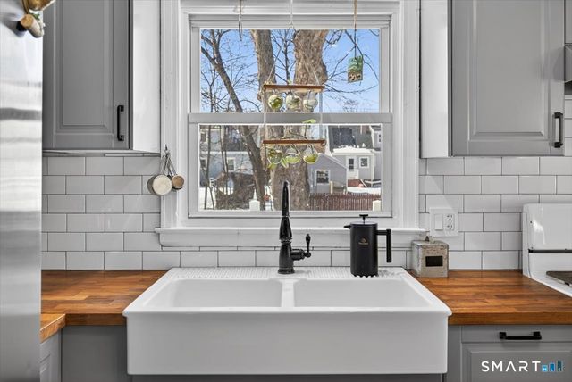 12 Pond Road, Hamden, CT 06514