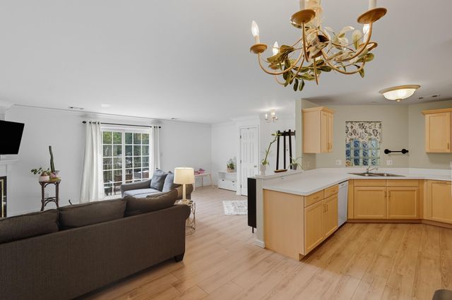 2649 Georgetowne Drive B2, Highland, IN 46322