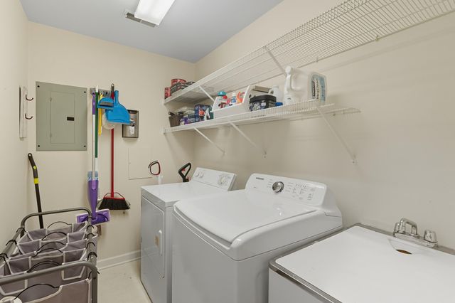 2649 Georgetowne Drive B2, Highland, IN 46322