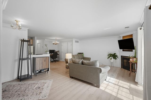 2649 Georgetowne Drive B2, Highland, IN 46322