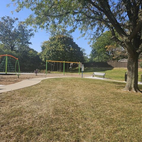 8440 W 95th Street 6, Hickory Hills, IL 60457