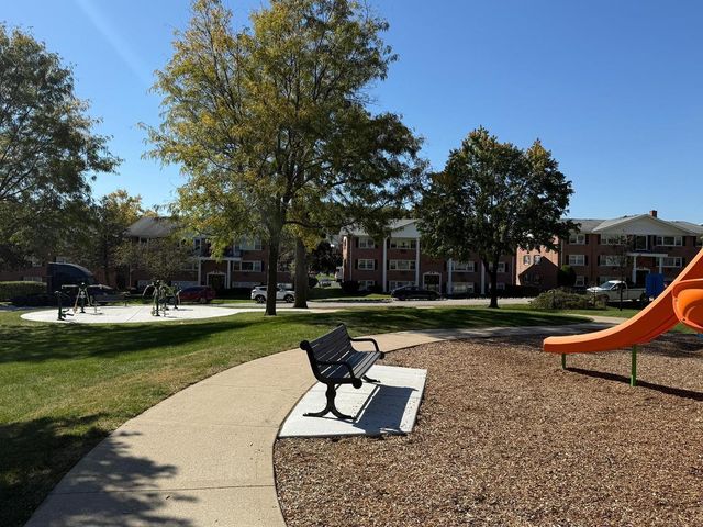 8440 W 95th Street 6, Hickory Hills, IL 60457