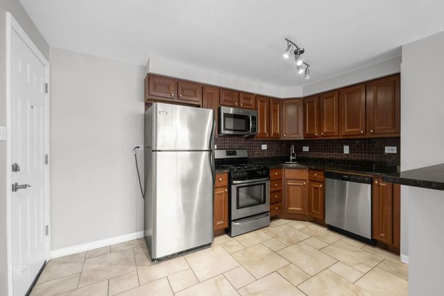 8440 W 95th Street 6, Hickory Hills, IL 60457