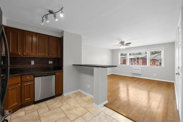 8440 W 95th Street 6, Hickory Hills, IL 60457