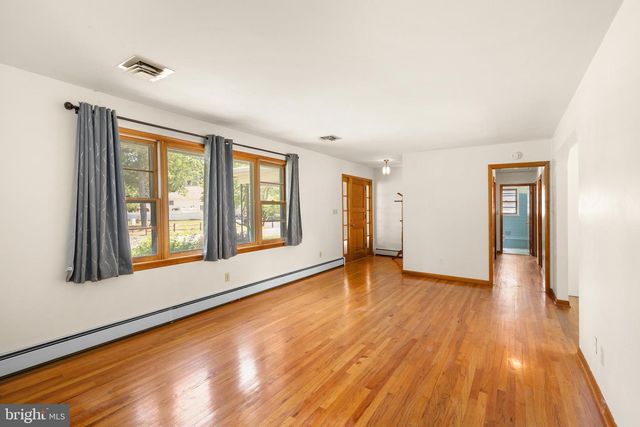 405 LAKELAWN DR, Milford, DE 19963