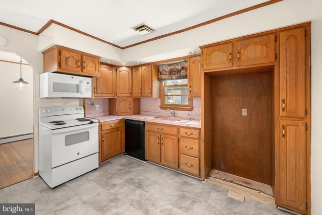405 LAKELAWN DR, Milford, DE 19963
