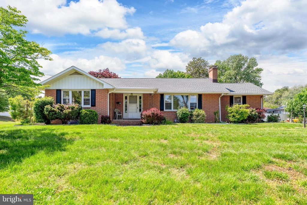 405 LAKELAWN DR, Milford, DE 19963