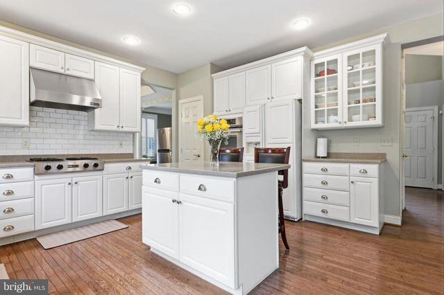 48 LENAPE DR, New Hope, PA 18938