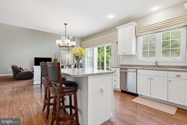 48 LENAPE DR, New Hope, PA 18938