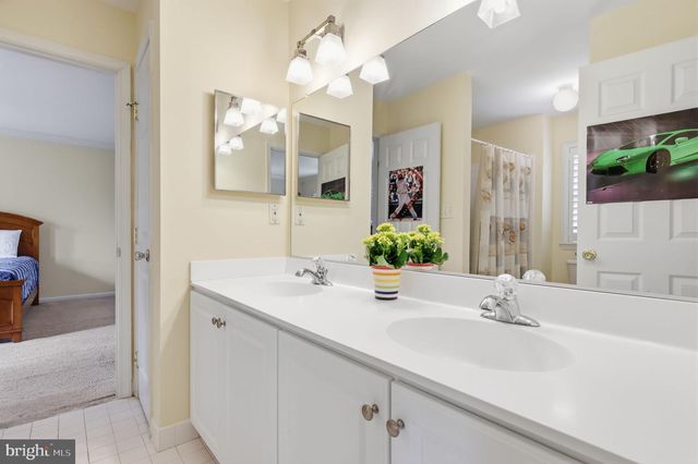 48 LENAPE DR, New Hope, PA 18938