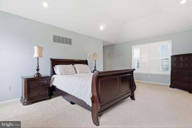 48 LENAPE DR, New Hope, PA 18938