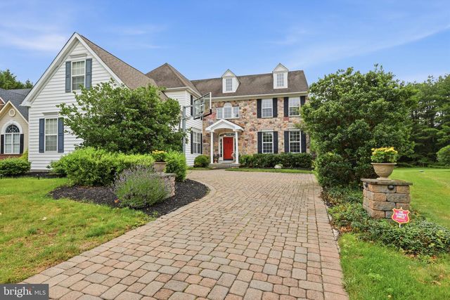 48 LENAPE DR, New Hope, PA 18938