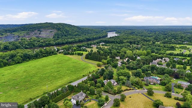 48 LENAPE DR, New Hope, PA 18938