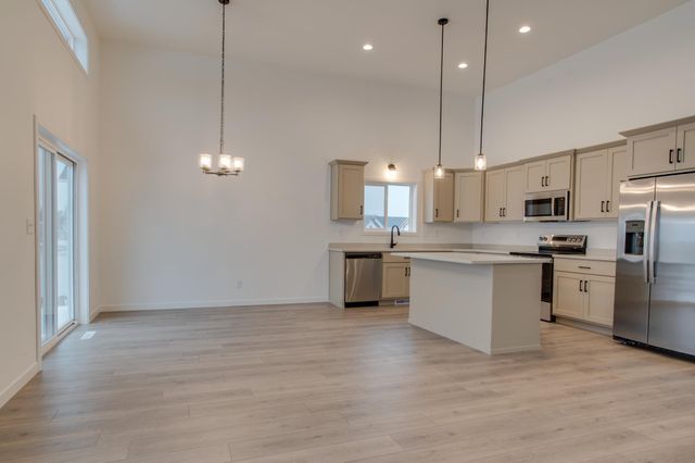 2516 38th Avenue S, Moorhead, MN 56560