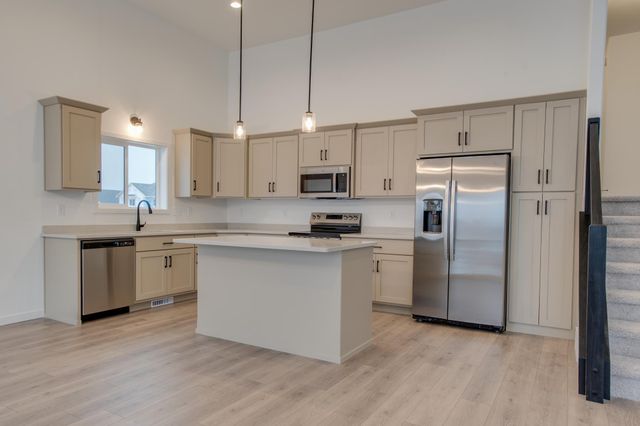 2516 38th Avenue S, Moorhead, MN 56560