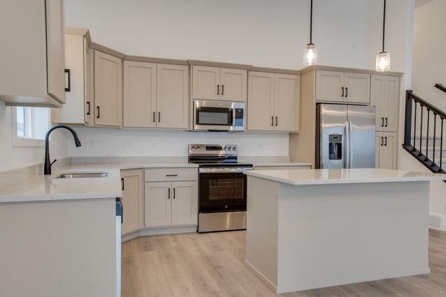 2516 38th Avenue S, Moorhead, MN 56560