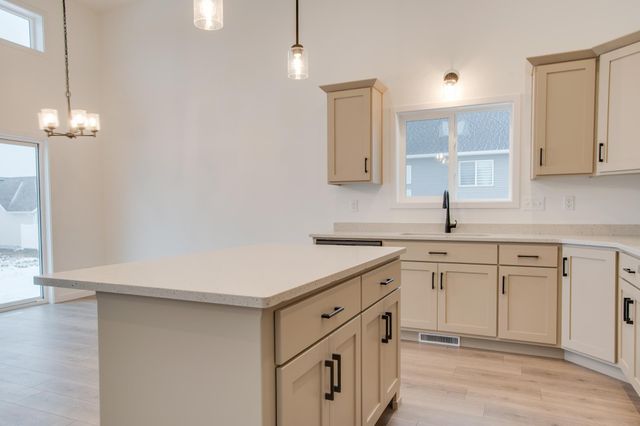 2516 38th Avenue S, Moorhead, MN 56560