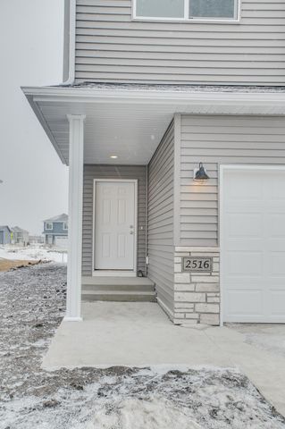 2516 38th Avenue S, Moorhead, MN 56560