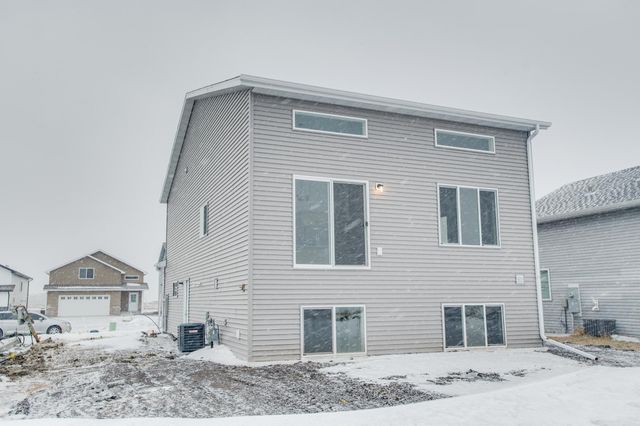 2516 38th Avenue S, Moorhead, MN 56560