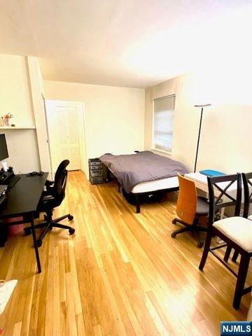2337 Hudson Terrace A14, Fort Lee, NJ 07024
