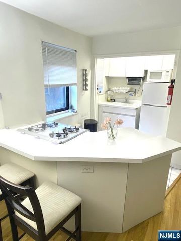 2337 Hudson Terrace A14, Fort Lee, NJ 07024
