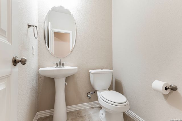 8815 Hideout Bnd, San Antonio, TX 78254