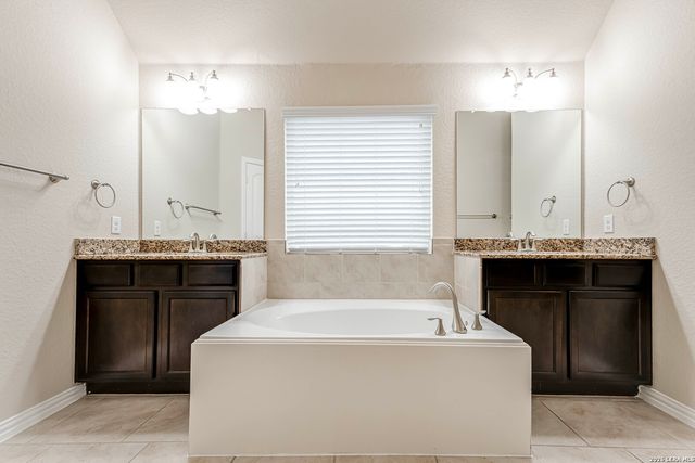 8815 Hideout Bnd, San Antonio, TX 78254