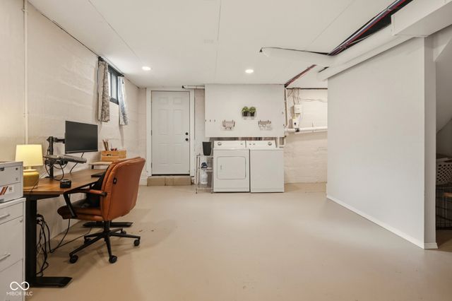 1620 Lafayette Avenue, Columbus, IN 47201