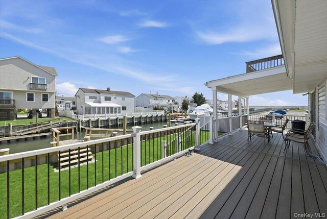 955 S Long Beach Avenue, Freeport, NY 11520