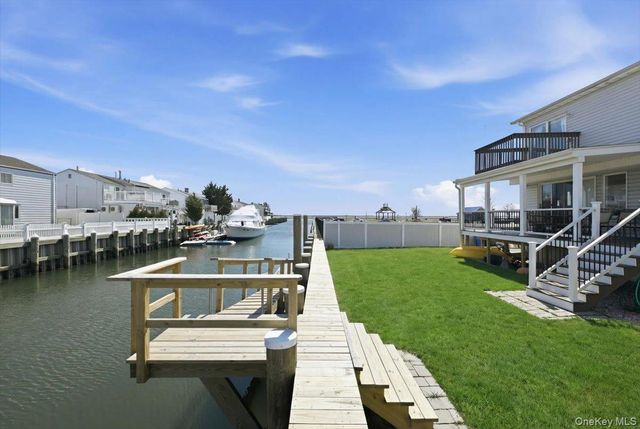 955 S Long Beach Avenue, Freeport, NY 11520