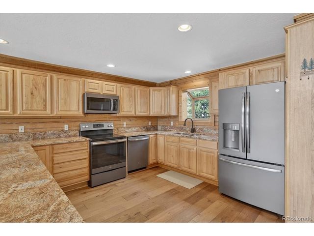 324 Black Hawk Cir, Silverthorne, CO 80498