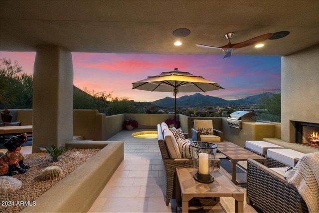 10015 E Graythorn Drive, Scottsdale, AZ 85262