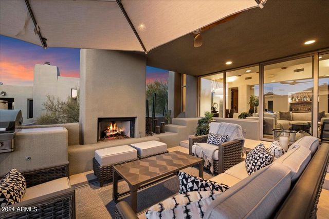 10015 E Graythorn Drive, Scottsdale, AZ 85262