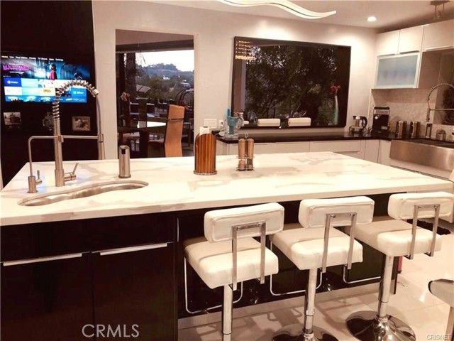 9987 Reevesbury, Beverly Hills, CA 90210