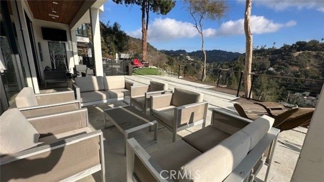 9987 Reevesbury, Beverly Hills, CA 90210