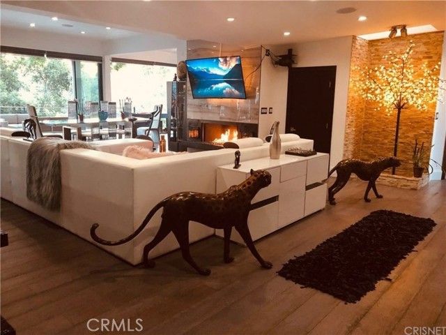 9987 Reevesbury, Beverly Hills, CA 90210