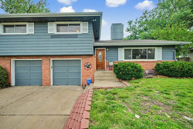 2242 Mayfair Dr, Salina, KS 67401