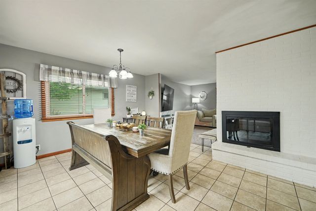2242 Mayfair Dr, Salina, KS 67401