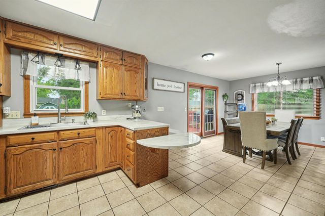2242 Mayfair Dr, Salina, KS 67401