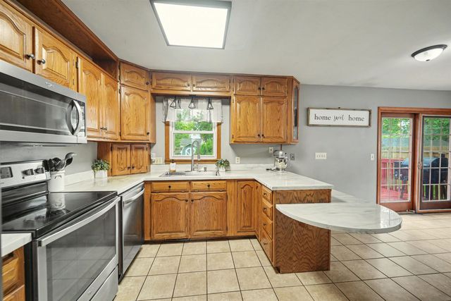 2242 Mayfair Dr, Salina, KS 67401
