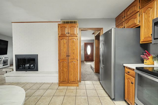 2242 Mayfair Dr, Salina, KS 67401